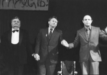 «Интервью в Буэнос-Айресе» Г.Боровика. 1975 год.
После премьеры спектакля. 
На сцене: Ю.Мажуга, Г.Боровик, М.Резникович.