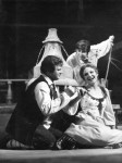 «Веер» К. Гольдони. 1980 год.
В сцене заняты: Б. Вознюк, И. Дука, В. Бессараб.