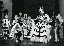 ПОРТНЯЖКА (слева)
«Храбрый портняжка»  А.Кобзева, А.Левушкина. 1974 год.
Сцена из спектакля.