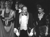 ЖОЗЮЭ (справа)
«Приглашение в замок» Ж.Ануя. 1992 г.
Сцена из спектакля.