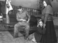 ВАСИЛИЙ
«Деньги» А.Софронова. 1956 год.  
В сцене заняты: О.Смирнова, Е.Опалова.
