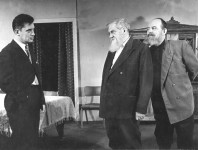 ГОРДЕЙ (справа)
«Чти отца своего» В.Лаврентьева. 1964 год. 
В сцене заняты: Н.Рушковский, В.Халатов.