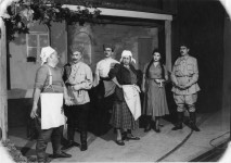 ЦКРИАЛА (в центре)
«Стрекоза» М.Бараташвили. 1954 г. 
Сцена из спектакля.