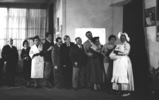 КОРМИЛИЦА (справа)
«Ложь на длинных ногах» Э. де Филиппо. 1956 г. 
Сцена из спектакля.
