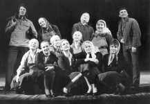 ТАМАРА (стоит третья справа)
«Хозяйка» М.Гараевой. 1978 г.
Сцена из спектакля.
