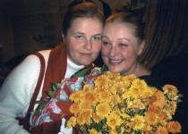 О.Первеева с дочерью Юлией после премьеры
«Деревья умирают стоя» А.Касоны. 2003 г.
