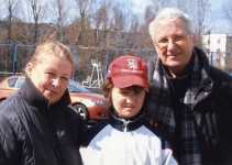 В кругу семьи. 
О.Первеева с внуком Сашей и мужем В. Жмакиным.2006 г.

