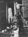 «Затюканный апостол» А.Макаёнка. 1971 г. 
В сцене заняты:
Б. Вознюк, Е. Балиев, М. Швидлер, М. Розин.
