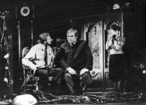  «Цена» А.Миллера. 1988 г. Сцена из спектакля.
В сцене заняты: Г. Кишко, В. Бессараб, Л. Кадочникова.
