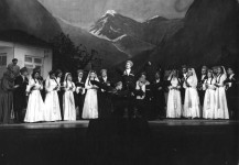ГРУЗИНКА  (четвертая справа)
«Стрекоза» М.Бараташвили. 1954 г. 
Сцена из спектакля.
