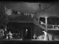 «Госпожа министерша» Б.Нушича. 1948 г.
Сцена из спектакля. 
