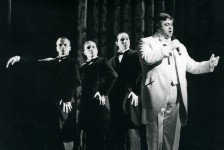 Юрий Яковлев (второй слева)
в  юбилейном спектакле 
«И всё это было… И всё это будет…». 2001 г.
Сцена из спектакля.
