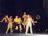 Участница спектакля (в центре)
«Невероятный бал» А.Рубиной. 2001 г.
